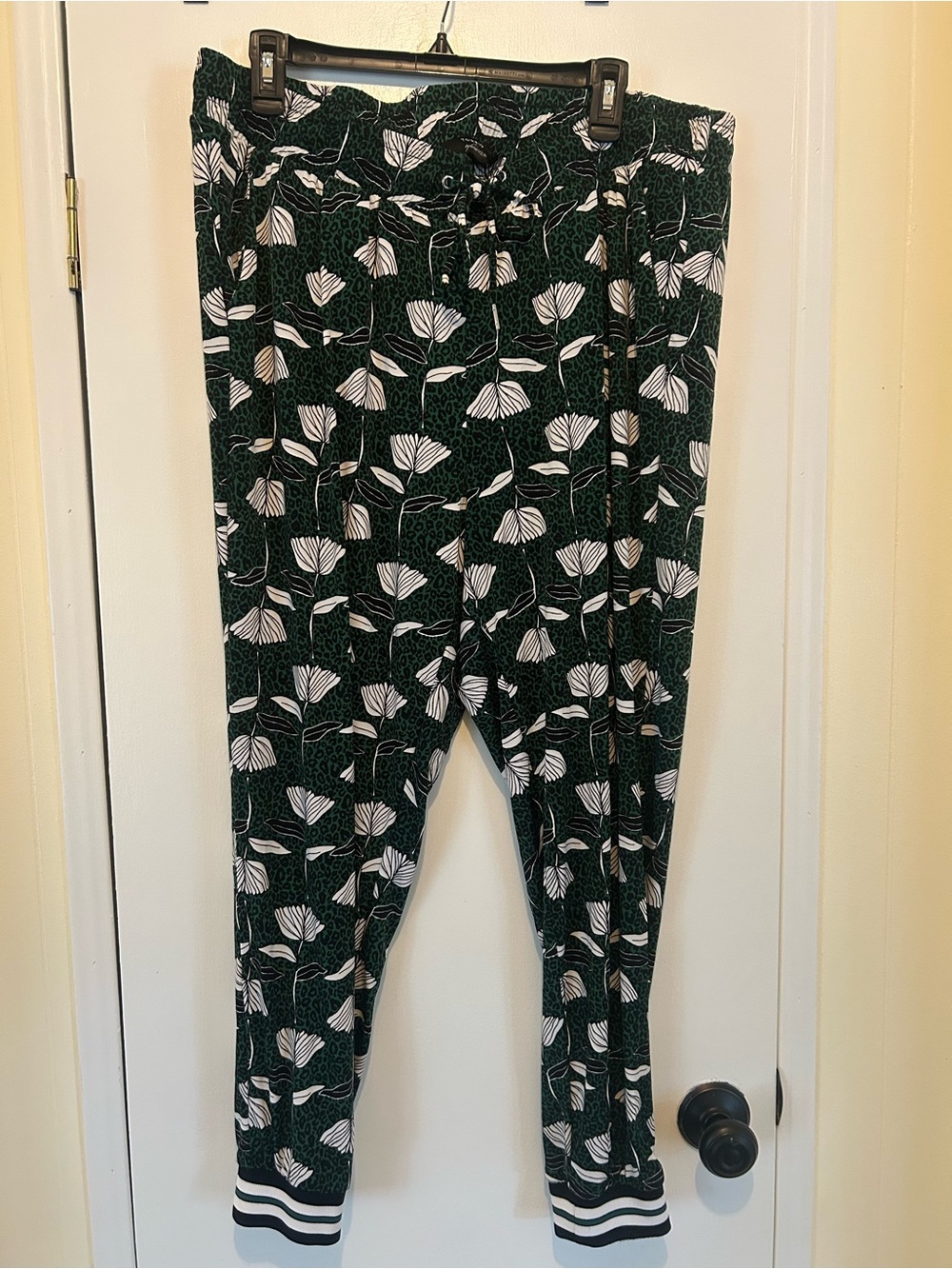 Torrid Dark Green Floral Jogger Pants